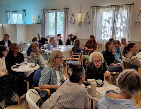 Deltagare på inspirationsträff om beredskapsodling på Orkesta bygdegård i Vallentuna.