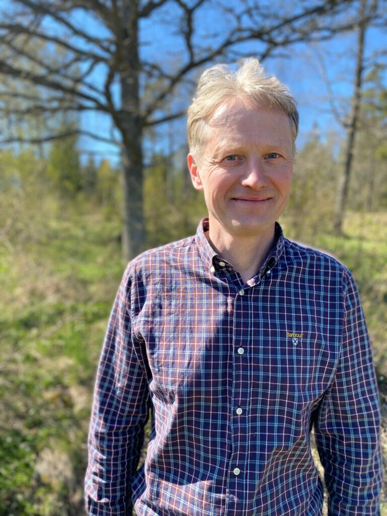 Carl Wale på Slängsboda gård som brukar sin skog med hyggesfria metoder.
